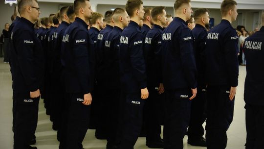 100 nowych policjantów zasiliło lubelski garnizon policji [GALERIA ZDJĘĆ]