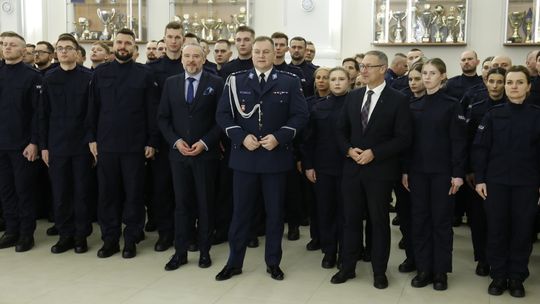 100 nowych policjantów zasiliło lubelski garnizon policji [GALERIA ZDJĘĆ]