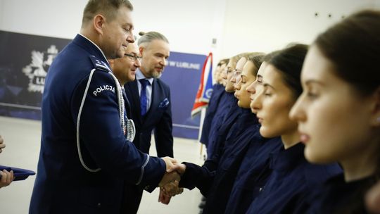100 nowych policjantów zasiliło lubelski garnizon policji [GALERIA ZDJĘĆ]