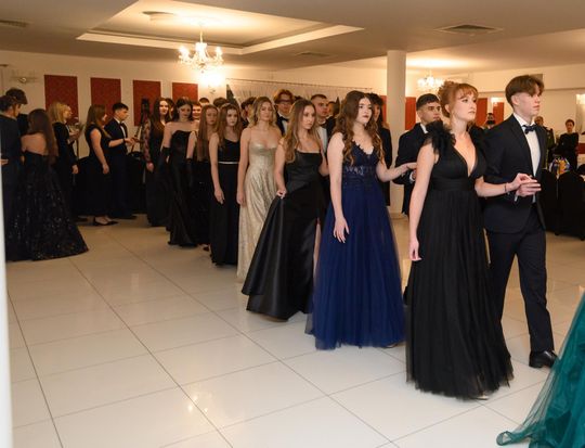 Studniówka w I Liceum Ogólnokształcącym im. Władysława Jagiełły w Krasnymstawie [GALERIA ZDJĘĆ]