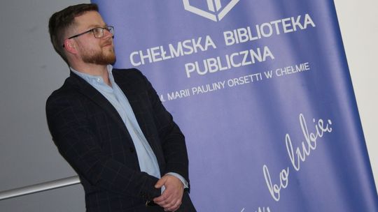 Chełm. Spotkanie autorskie. Prezydent Jakub Banaszek rozmawiał z Mateuszem Grzeszczukiem [GALERIA ZDJĘĆ]