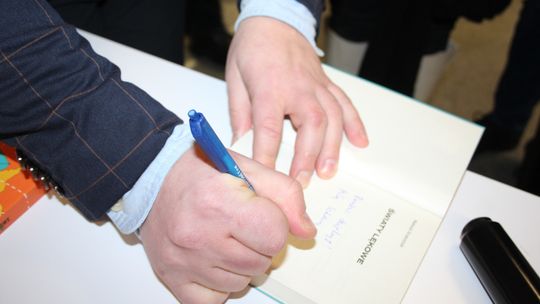 Chełm. Spotkanie autorskie. Prezydent Jakub Banaszek rozmawiał z Mateuszem Grzeszczukiem [GALERIA ZDJĘĆ]