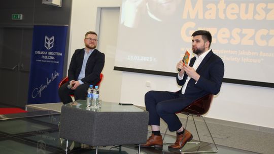 Chełm. Spotkanie autorskie. Prezydent Jakub Banaszek rozmawiał z Mateuszem Grzeszczukiem [GALERIA ZDJĘĆ]