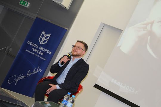 Chełm. Spotkanie autorskie. Prezydent Jakub Banaszek rozmawiał z Mateuszem Grzeszczukiem [GALERIA ZDJĘĆ]