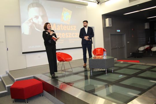 Chełm. Spotkanie autorskie. Prezydent Jakub Banaszek rozmawiał z Mateuszem Grzeszczukiem [GALERIA ZDJĘĆ]