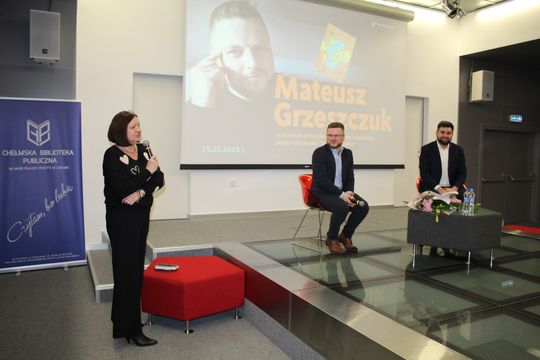 Chełm. Spotkanie autorskie. Prezydent Jakub Banaszek rozmawiał z Mateuszem Grzeszczukiem [GALERIA ZDJĘĆ]