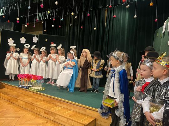 Gm. Chełm. Przedszkolaki w Domu Pomocy Społecznej w Nowinach [GALERIA ZDJĘĆ]