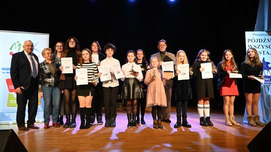 Pow. krasnostawski. XXI Powiatowe Spotkania z Kolędą „Pójdźmy wszyscy do stajenki” [GALERIA ZDJĘĆ]