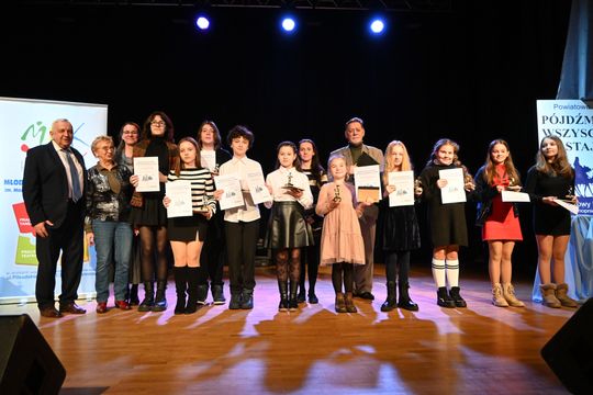 Pow. krasnostawski. XXI Powiatowe Spotkania z Kolędą „Pójdźmy wszyscy do stajenki” [GALERIA ZDJĘĆ]