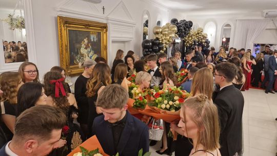 Studniówka IV Liceum Ogólnokształcącego w Chełmie [GALERIA ZDJĘC]