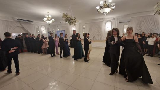 Studniówka IV Liceum Ogólnokształcącego w Chełmie [GALERIA ZDJĘC]