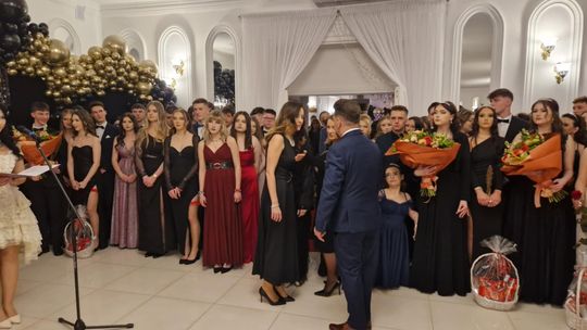 Studniówka IV Liceum Ogólnokształcącego w Chełmie [GALERIA ZDJĘC]