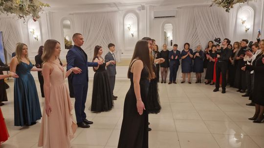 Studniówka IV Liceum Ogólnokształcącego w Chełmie [GALERIA ZDJĘC]