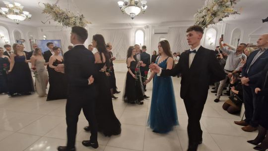 Studniówka IV Liceum Ogólnokształcącego w Chełmie [GALERIA ZDJĘC]