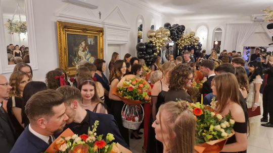 Studniówka IV Liceum Ogólnokształcącego w Chełmie [GALERIA ZDJĘC]