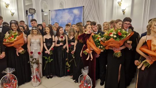 Studniówka IV Liceum Ogólnokształcącego w Chełmie [GALERIA ZDJĘC]