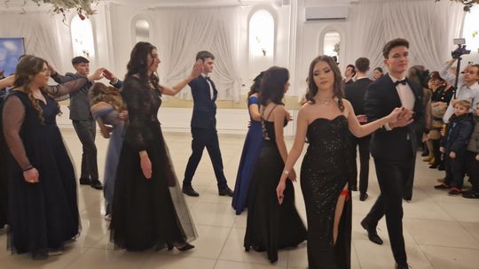 Studniówka IV Liceum Ogólnokształcącego w Chełmie [GALERIA ZDJĘC]