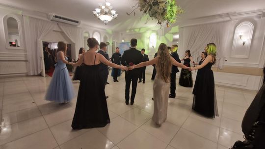 Studniówka IV Liceum Ogólnokształcącego w Chełmie [GALERIA ZDJĘC]