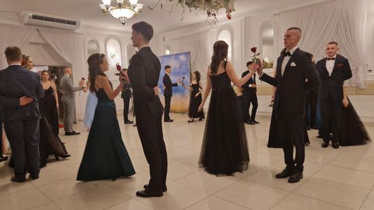 Studniówka IV Liceum Ogólnokształcącego w Chełmie [GALERIA ZDJĘC]