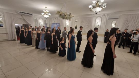 Studniówka IV Liceum Ogólnokształcącego w Chełmie [GALERIA ZDJĘC]