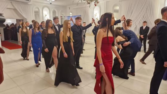 Studniówka IV Liceum Ogólnokształcącego w Chełmie [GALERIA ZDJĘC]