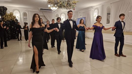 Studniówka IV Liceum Ogólnokształcącego w Chełmie [GALERIA ZDJĘC]