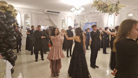 Studniówka IV Liceum Ogólnokształcącego w Chełmie [GALERIA ZDJĘC]