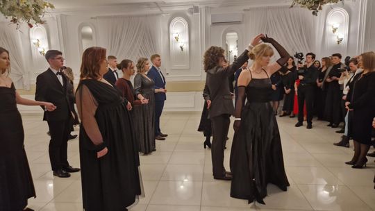 Studniówka IV Liceum Ogólnokształcącego w Chełmie [GALERIA ZDJĘC]