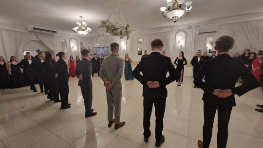 Studniówka IV Liceum Ogólnokształcącego w Chełmie [GALERIA ZDJĘC]