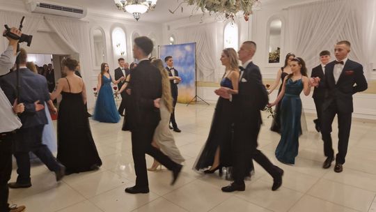 Studniówka IV Liceum Ogólnokształcącego w Chełmie [GALERIA ZDJĘC]