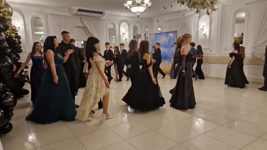 Studniówka IV Liceum Ogólnokształcącego w Chełmie [GALERIA ZDJĘC]