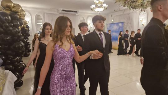 Studniówka IV Liceum Ogólnokształcącego w Chełmie [GALERIA ZDJĘC]