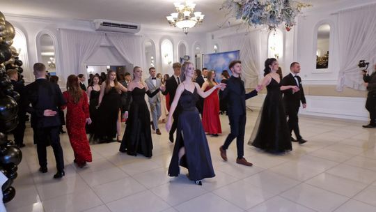 Studniówka IV Liceum Ogólnokształcącego w Chełmie [GALERIA ZDJĘC]