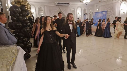 Studniówka IV Liceum Ogólnokształcącego w Chełmie [GALERIA ZDJĘC]