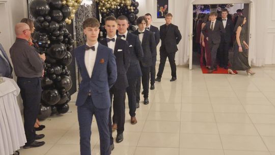 Studniówka IV Liceum Ogólnokształcącego w Chełmie [GALERIA ZDJĘC]