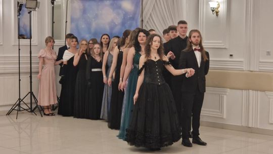 Studniówka IV Liceum Ogólnokształcącego w Chełmie [GALERIA ZDJĘC]