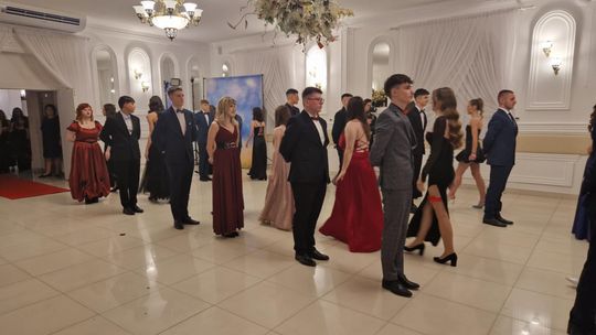 Studniówka IV Liceum Ogólnokształcącego w Chełmie [GALERIA ZDJĘC]