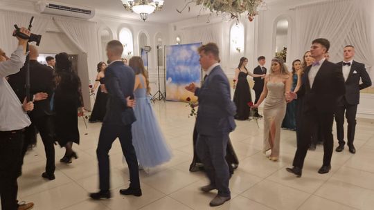 Studniówka IV Liceum Ogólnokształcącego w Chełmie [GALERIA ZDJĘC]