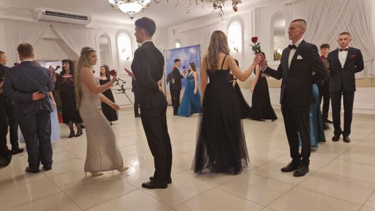 Studniówka IV Liceum Ogólnokształcącego w Chełmie [GALERIA ZDJĘC]