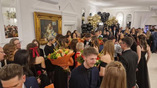 Studniówka IV Liceum Ogólnokształcącego w Chełmie [GALERIA ZDJĘC]