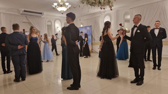 Studniówka IV Liceum Ogólnokształcącego w Chełmie [GALERIA ZDJĘC]