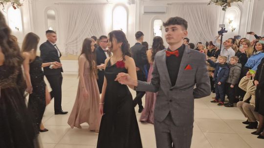 Studniówka IV Liceum Ogólnokształcącego w Chełmie [GALERIA ZDJĘC]