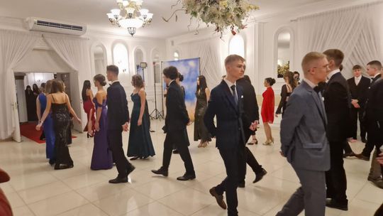 Studniówka IV Liceum Ogólnokształcącego w Chełmie [GALERIA ZDJĘC]