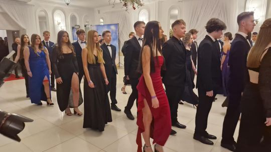 Studniówka IV Liceum Ogólnokształcącego w Chełmie [GALERIA ZDJĘC]