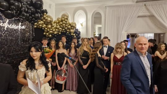 Studniówka IV Liceum Ogólnokształcącego w Chełmie [GALERIA ZDJĘC]