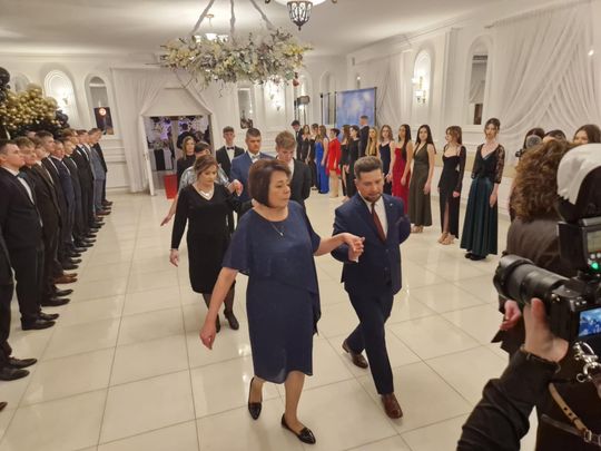 Studniówka IV Liceum Ogólnokształcącego w Chełmie [GALERIA ZDJĘC]