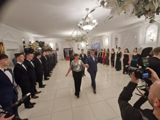 Studniówka IV Liceum Ogólnokształcącego w Chełmie [GALERIA ZDJĘC]