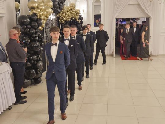 Studniówka IV Liceum Ogólnokształcącego w Chełmie [GALERIA ZDJĘC]