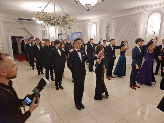 Studniówka IV Liceum Ogólnokształcącego w Chełmie [GALERIA ZDJĘC]