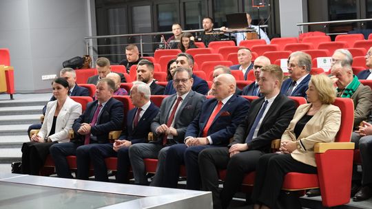 Chełm. Uroczysta sesja  rady miasta. 2025 - Rok Jubileuszowy ChKS Chełmianka Chełm [GALERIA ZDJĘĆ]